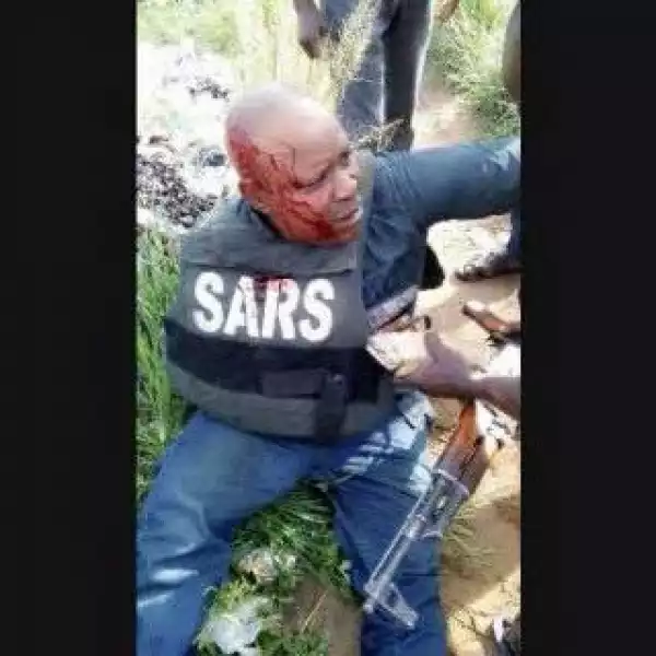 What Has This Police Man Done To Be Beaten Up Like This In Warri? [See Photo]